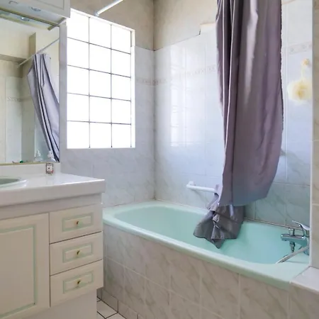 Proche Plage, Quartier Des Presidents, - 4 Personnes דירה *