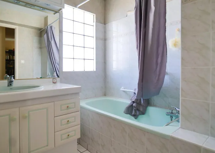 Proche Plage, Quartier Des Présidents, - 4 Personnes Appartement *